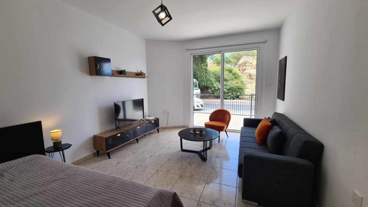Laertis Apartments - By Imh Travel & Tours Paphos Eksteriør billede