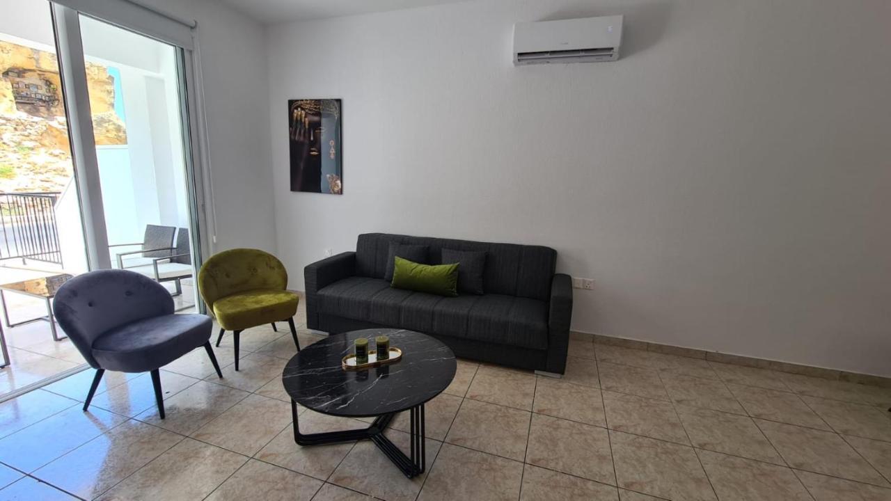 Laertis Apartments - By Imh Travel & Tours Paphos Eksteriør billede