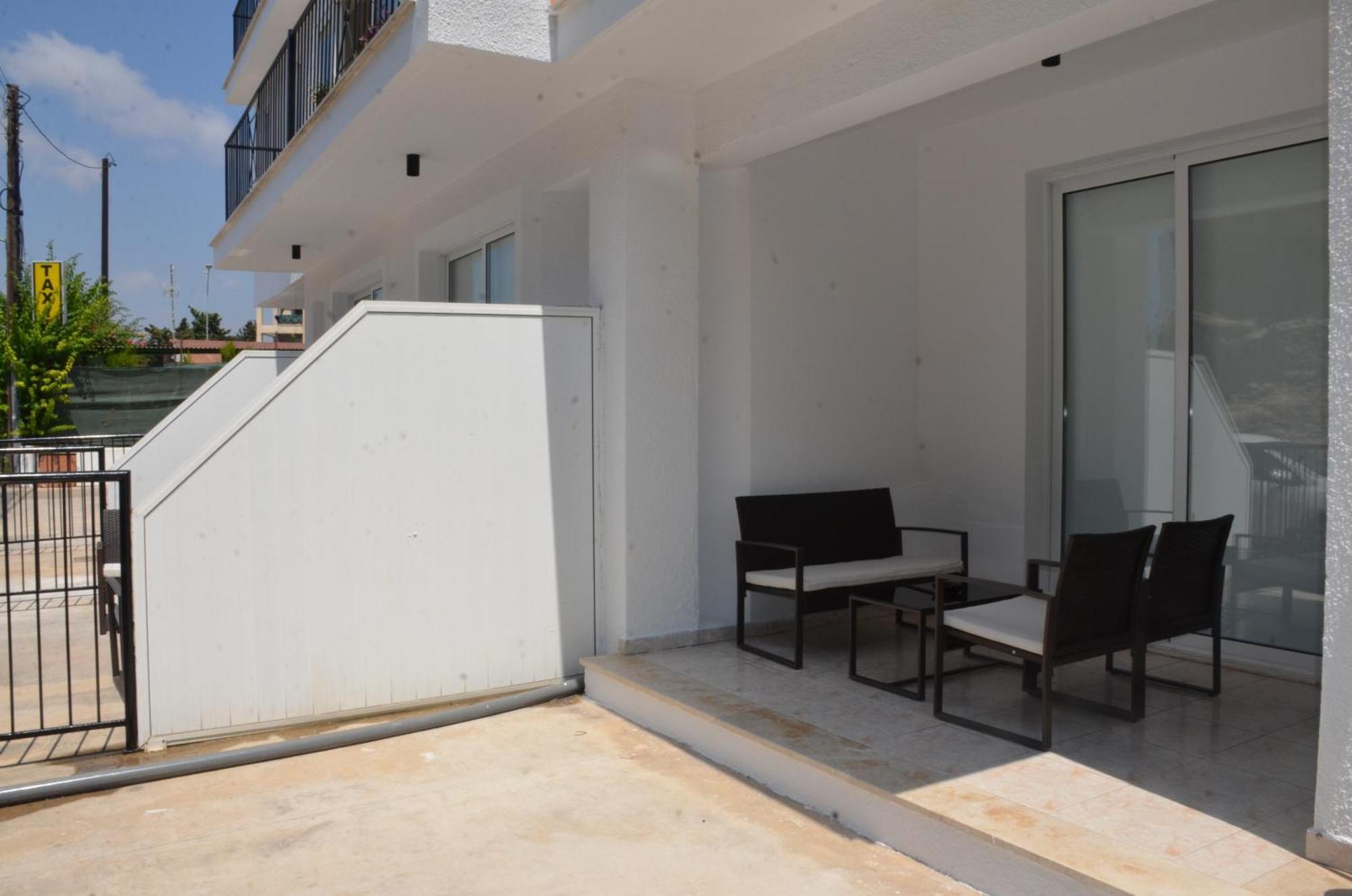 Laertis Apartments - By Imh Travel & Tours Paphos Eksteriør billede