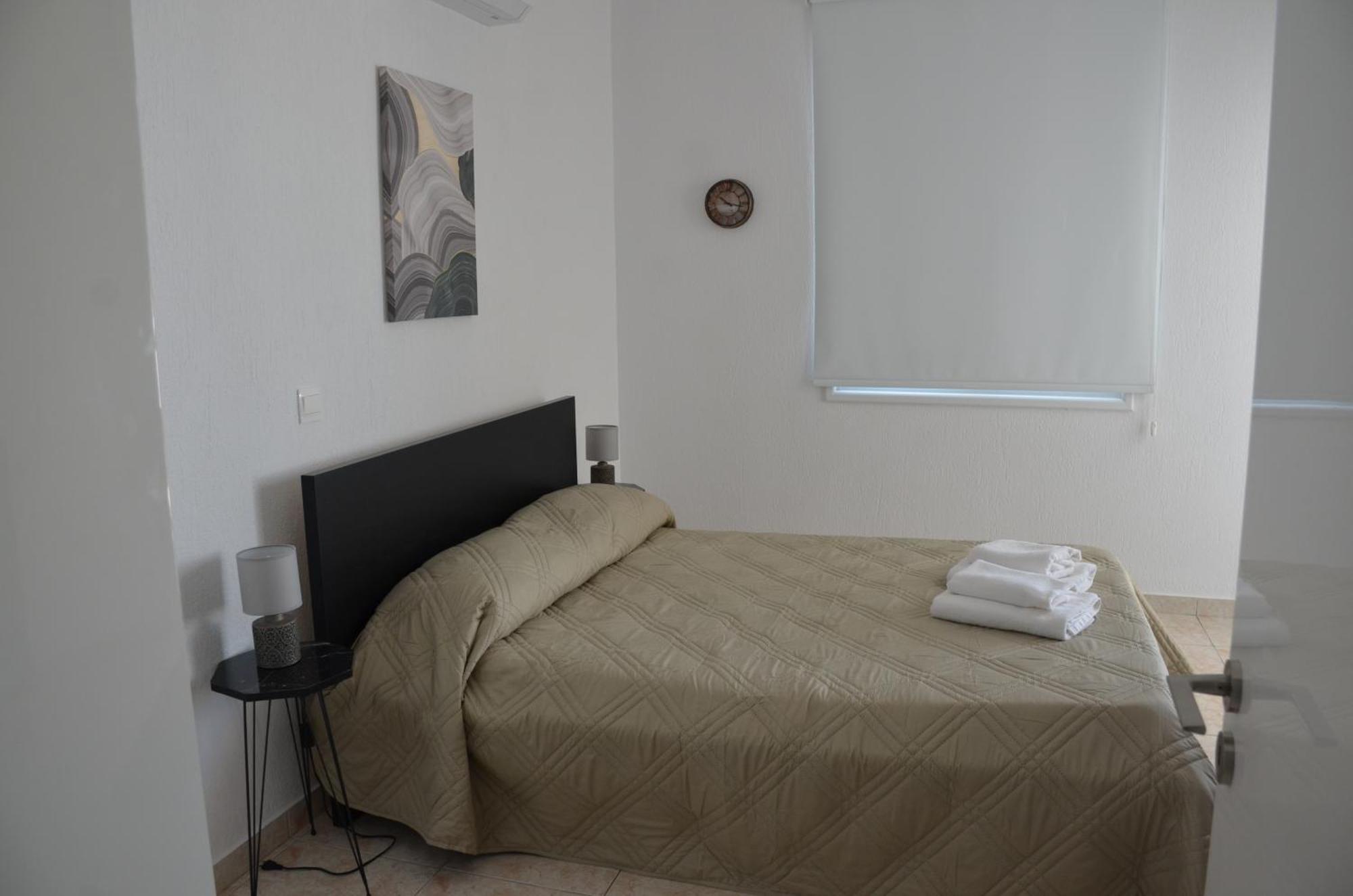 Laertis Apartments - By Imh Travel & Tours Paphos Eksteriør billede