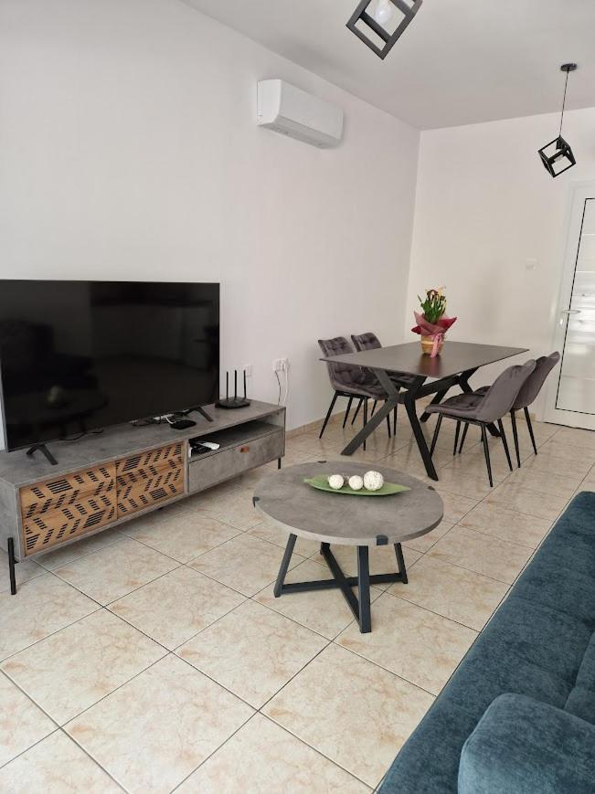 Laertis Apartments - By Imh Travel & Tours Paphos Eksteriør billede