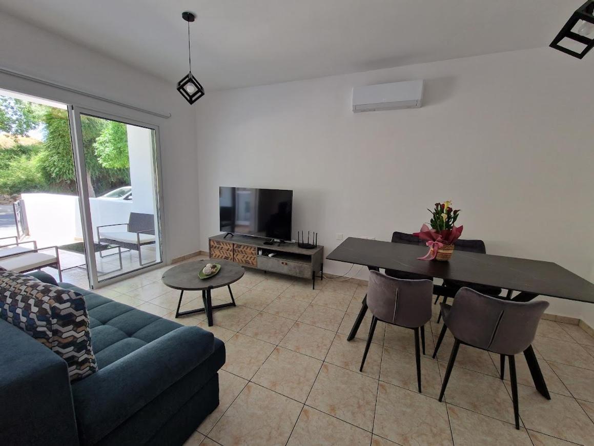 Laertis Apartments - By Imh Travel & Tours Paphos Eksteriør billede