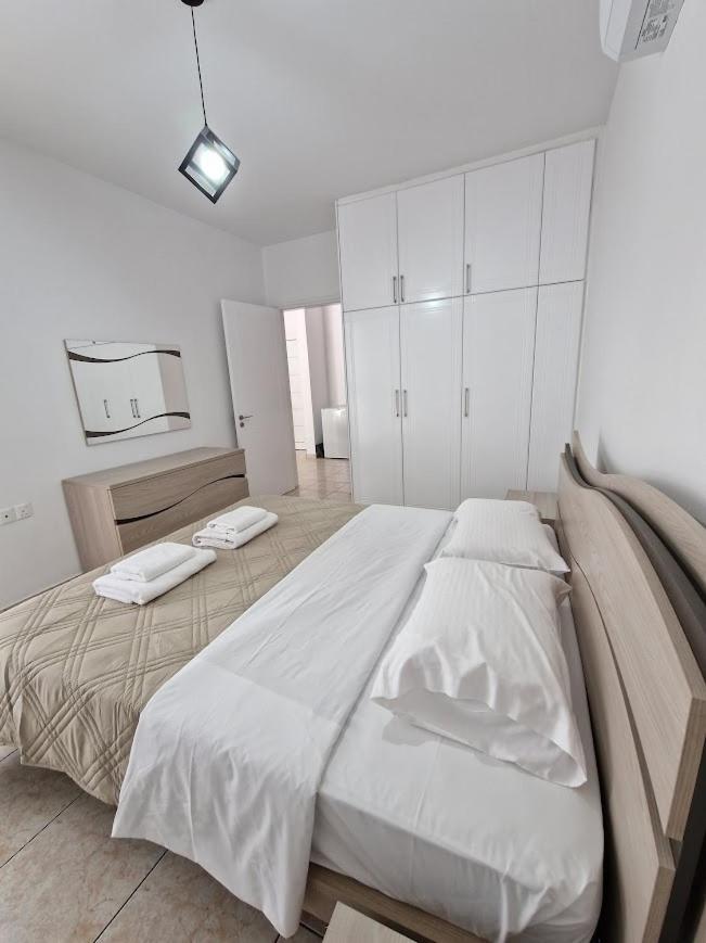 Laertis Apartments - By Imh Travel & Tours Paphos Eksteriør billede