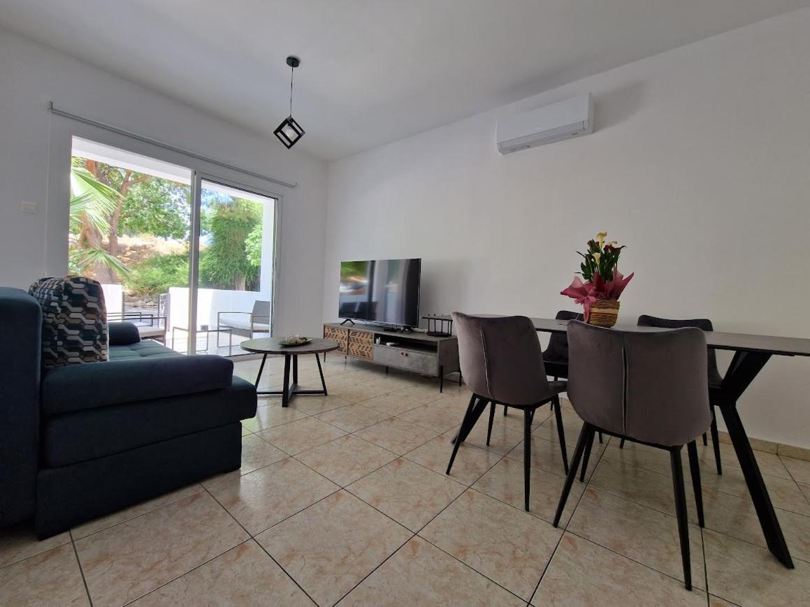 Laertis Apartments - By Imh Travel & Tours Paphos Eksteriør billede