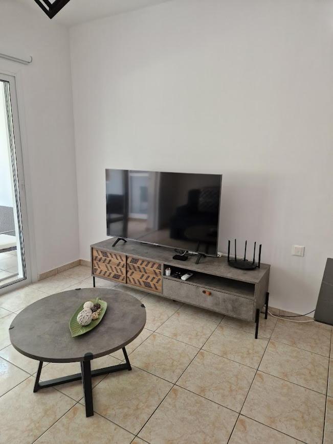 Laertis Apartments - By Imh Travel & Tours Paphos Eksteriør billede