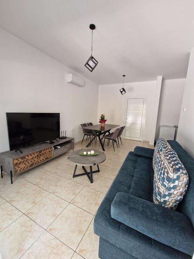 Laertis Apartments - By Imh Travel & Tours Paphos Eksteriør billede